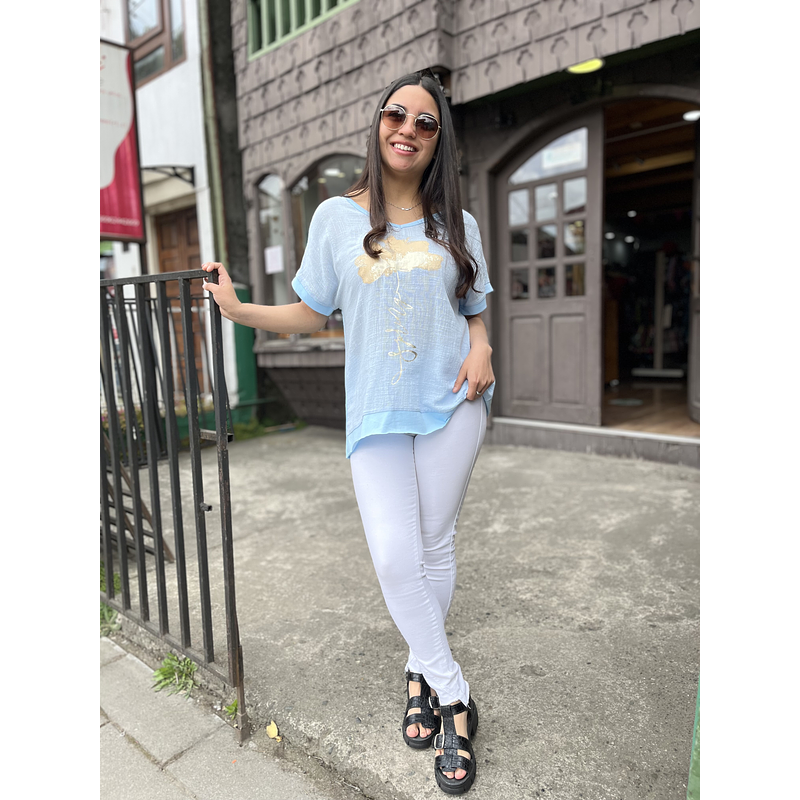 Polera lino y algodon celeste estampado flor