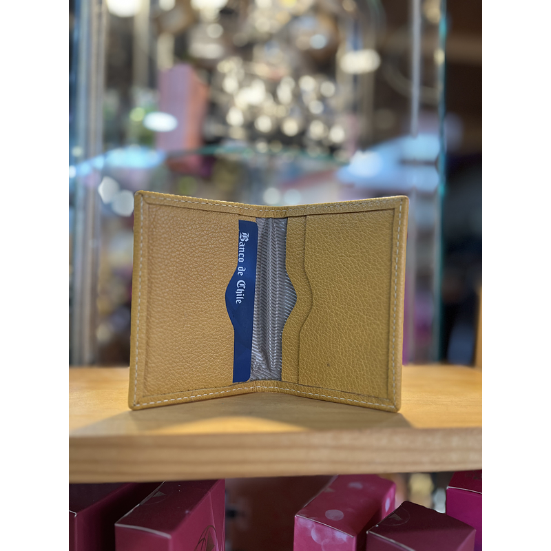 Tarjetero cuero mostaza