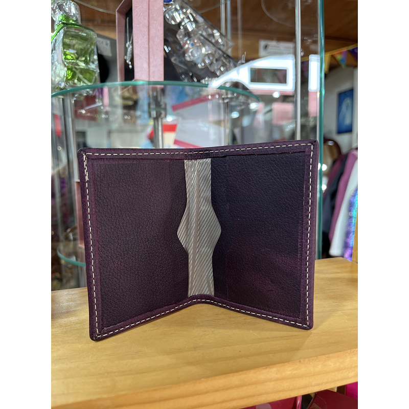 Tarjetero  cuero morado intenso