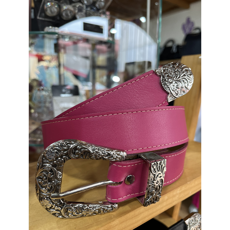 Cinturon cuero fucsia liso 3,5 cms ancho con puntera