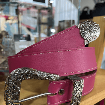Cinturon cuero fucsia liso 3,5 cms ancho con puntera