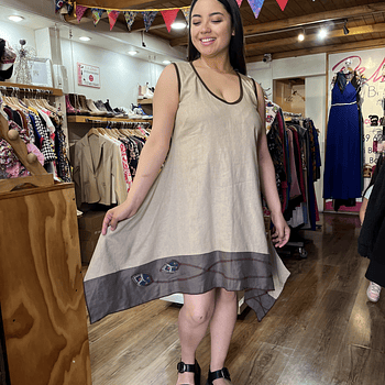 Vestido corto kisu asimétrico lino crudo café