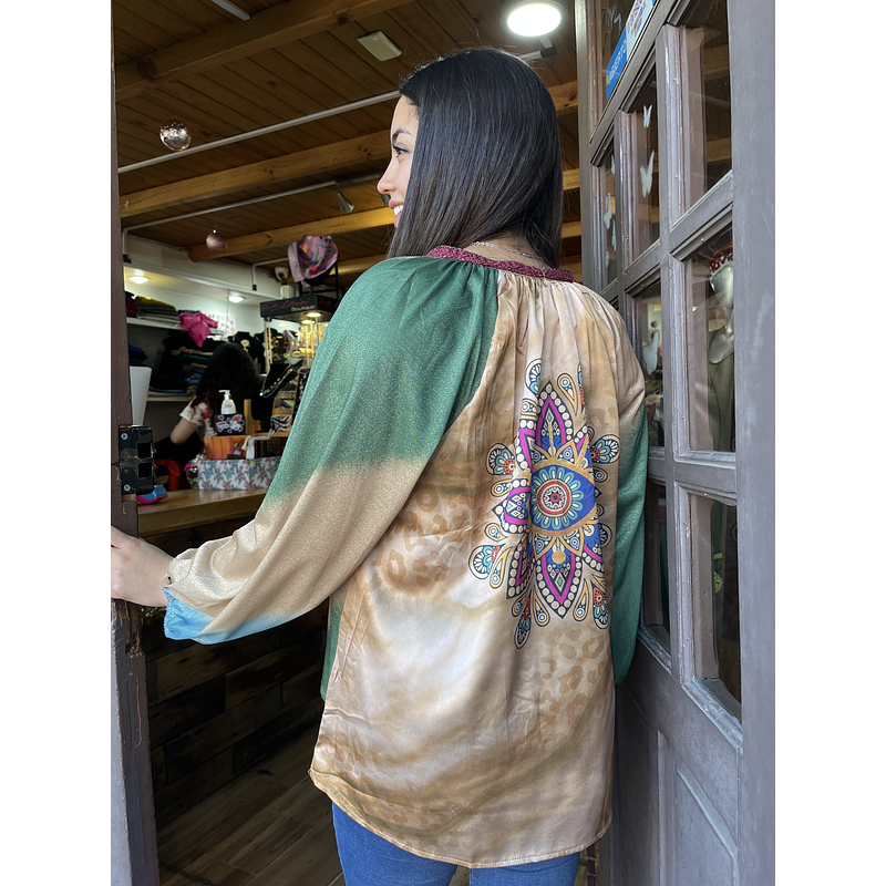 Polera espalda mandala verde manga globo