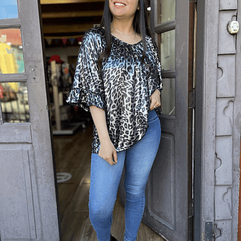 Polera silver animal print macramé en la espalda