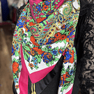 Pañuelo borlas 120*120 cms fucsia floral blanco verde 