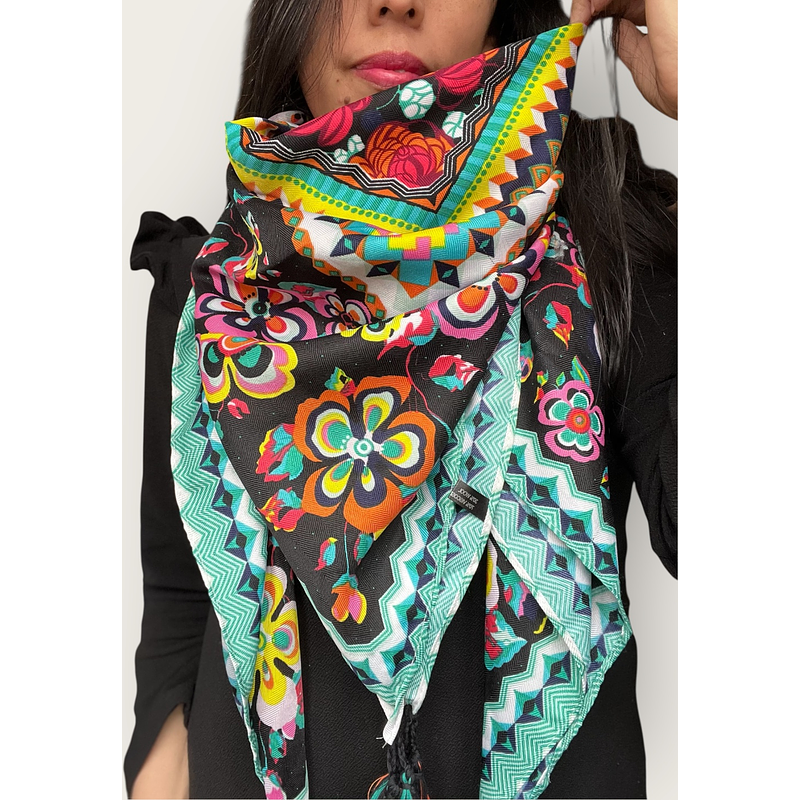 Pañuelo borlas 130*130 cms verde agua negro etnico multicolor