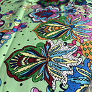 Pañuelo seda 130*130 cms verde diseño multicolor