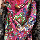 Pañuelo seda 130*130 cms fucsia diseño multicolor