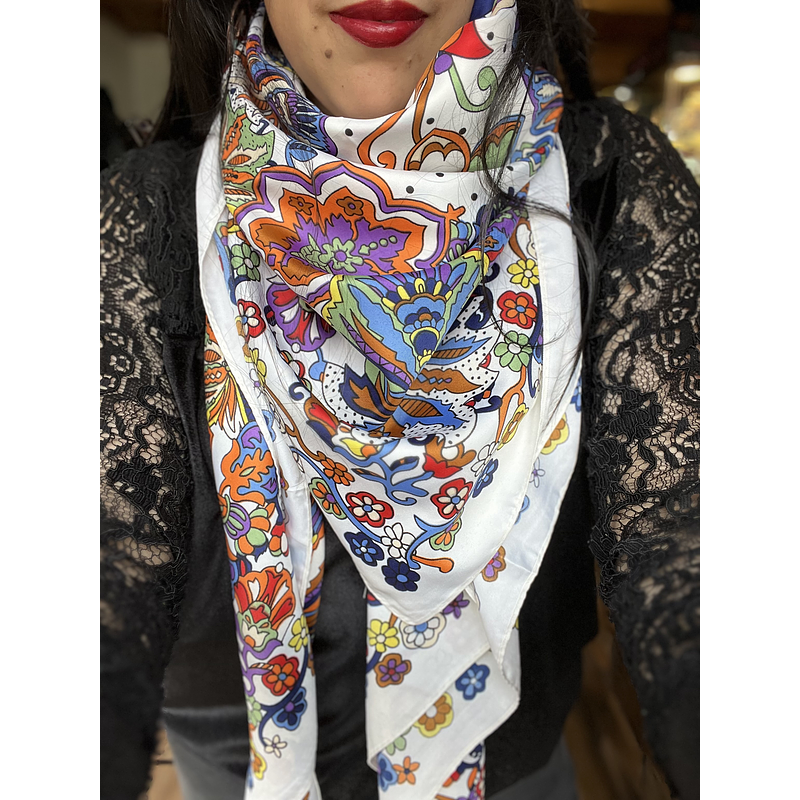 Pañuelo seda 130*130 cms blanco diseño multicolor