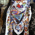 Pañuelo seda 130*130 cms blanco diseño multicolor