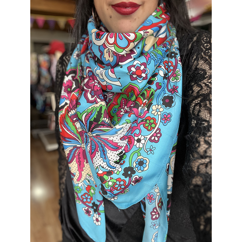 Pañuelo seda 130*130 cms celeste diseño multicolor