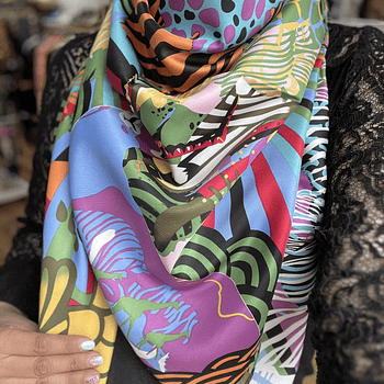 Pañuelo seda 130*130 cms morado diseño print