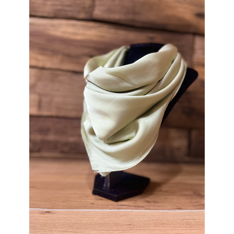 Pañuelo seda 70*70 cms verde olivo
