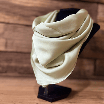 Pañuelo seda 70*70 cms verde olivo