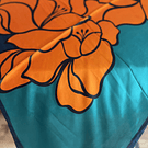 Pañuelo seda 70*70 cms verde flor naranjo