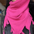 Pañuelo viscosa 90*90 cms fucsia borlas