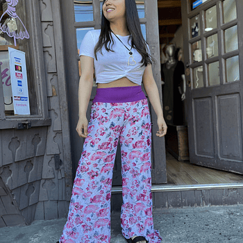 Pantalon kisu encaje floral morado con forro