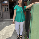 Polera Karla verde esmeralda modal algodon manga corta vuelo