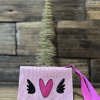 Billetera mini cuero corazon alado rosado fucsia 2 cuerpos