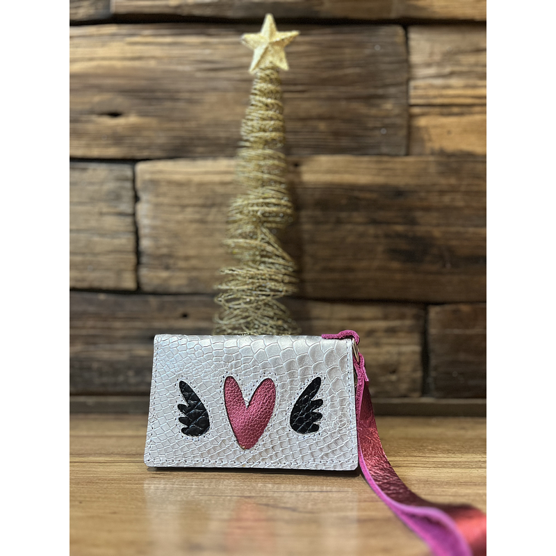 Billetera mini cuero corazon alado plata fucsia 2 cuerpos