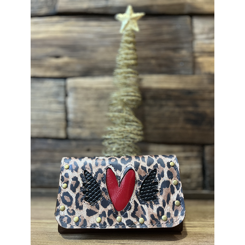 Billetera cuero corazon alado leopardo camel rojo 3 cuerpos