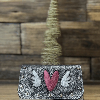 Billetera cuero corazon alado plata fucsia 3 cuerpos