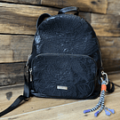 Mochila Lilas negro con bordado