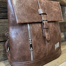 Mochila Lilas marron con tapa y cierre 