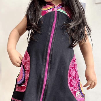 Vestido kisu niña cierre capucha negro magenta roma
