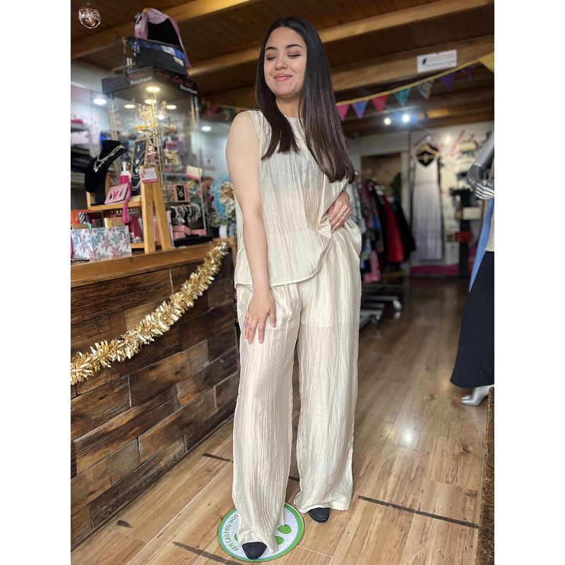 Conjunto pantalon + blusa beige
