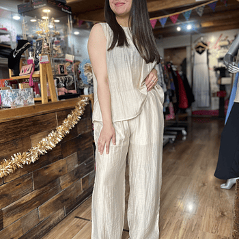 Conjunto pantalon + blusa beige