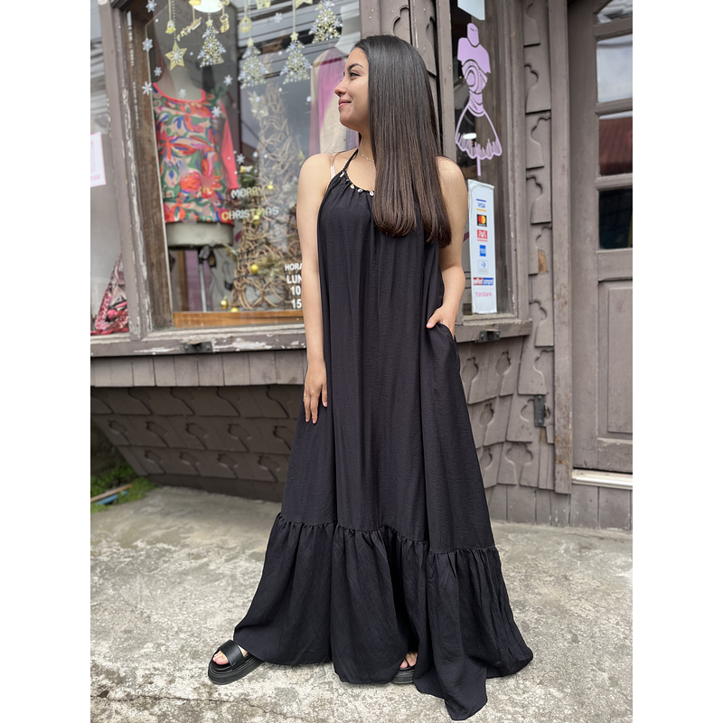 Maxi vestido nego detalles plateados escote en la espalda