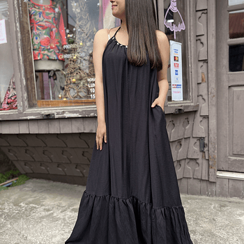 Maxi vestido nego detalles plateados escote en la espalda