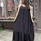 Maxi vestido nego detalles plateados escote en la espalda