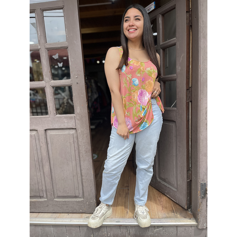 Top Tyty sin mangas  coral floral rosas