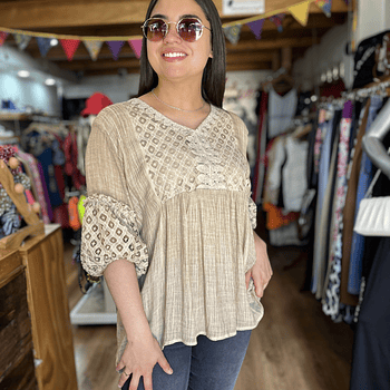 Blusa lino encaje beige manga globo