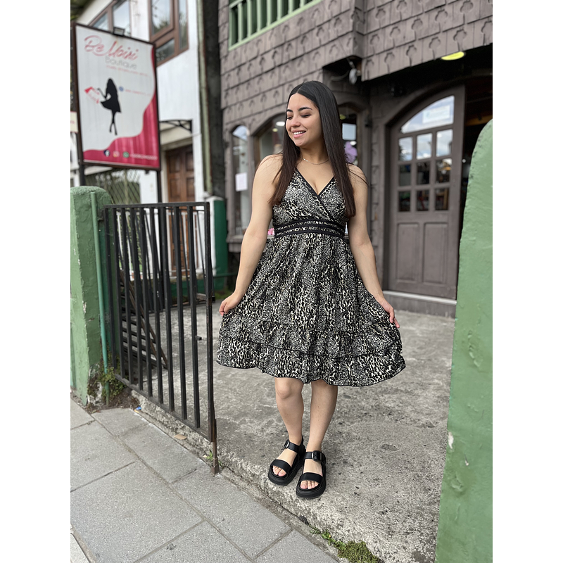 Vestido India pabilo 3 franjas gold print negro 