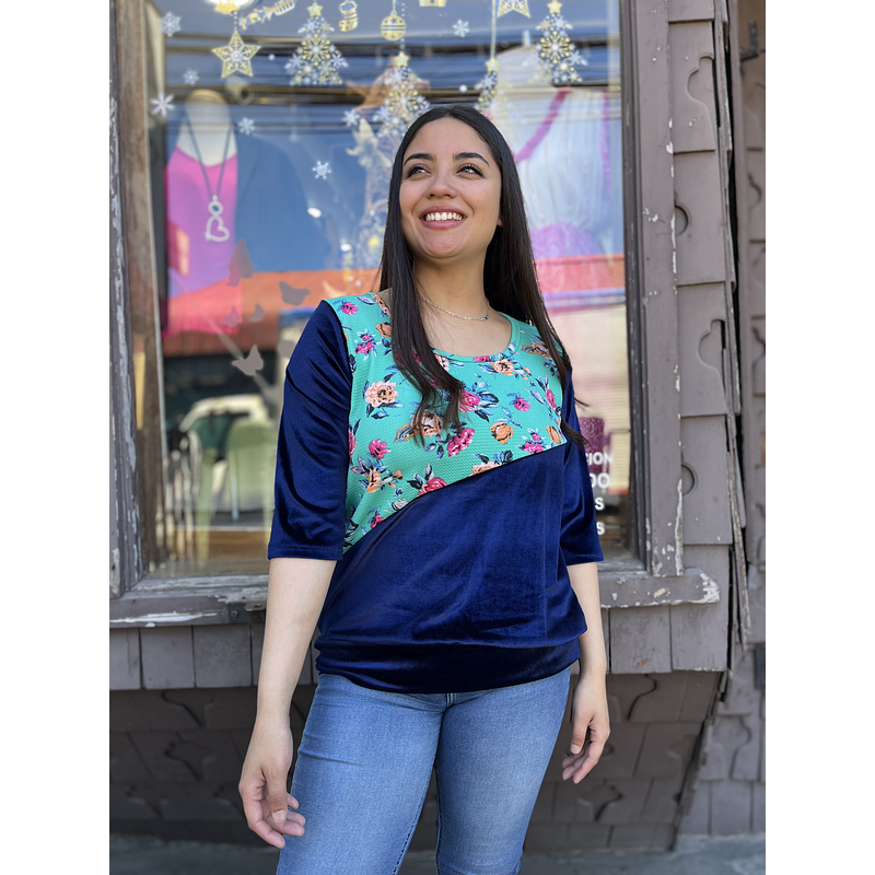 Polera Maria velvet azul marino y turquesa floral con pretina y mangas 3/4