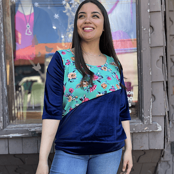 Polera Maria velvet azul marino y turquesa floral con pretina y mangas 3/4