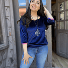 Polera Maria velvet azul marino con pretina y mangas 3/4