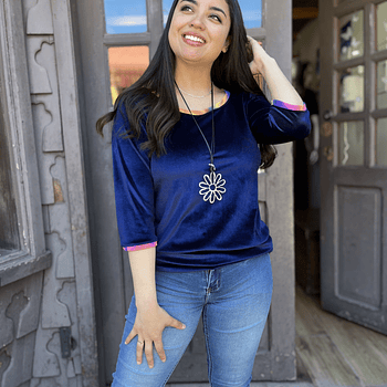 Polera Maria velvet azul marino con pretina y mangas 3/4