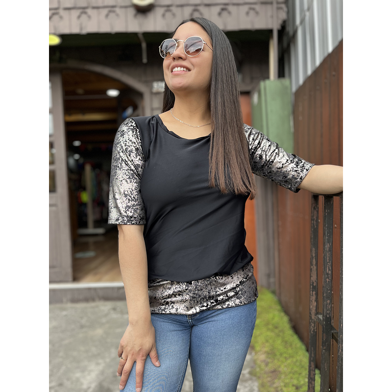 Polera Maria lycra negro foil plata manga 3/4