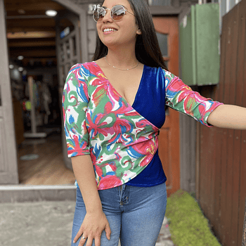 Polera Gloria azul rey velvet floral manga 3/4