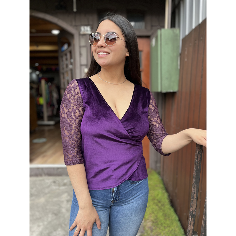 Polera Gloria morado velvet y encaje manga 3/4