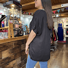 Polera life negro foil dorado