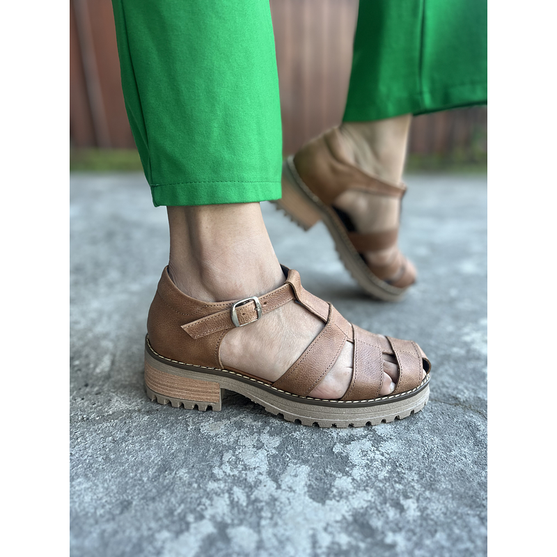 Sandalia cuero envejecido camel correas 