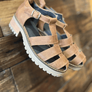 Sandalia cuero envejecido camel correas 