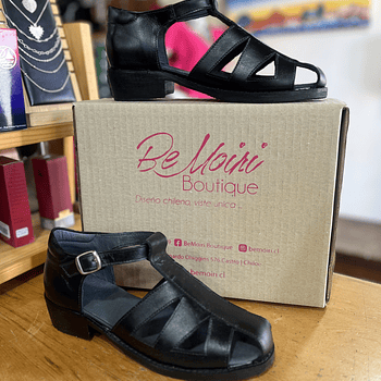 Sandalia Moiri cuero negro correas 