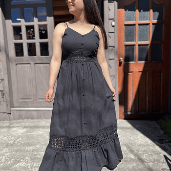 Maxi vestido negro botones y broderi