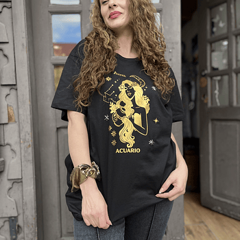 Polera Astrea zodiaco Acuario manga corta 